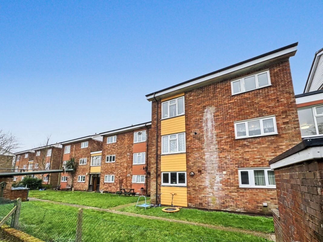 42 Heath View, Kesgrave, Ipswich, Suffolk, IP5 1NH lot image - 12