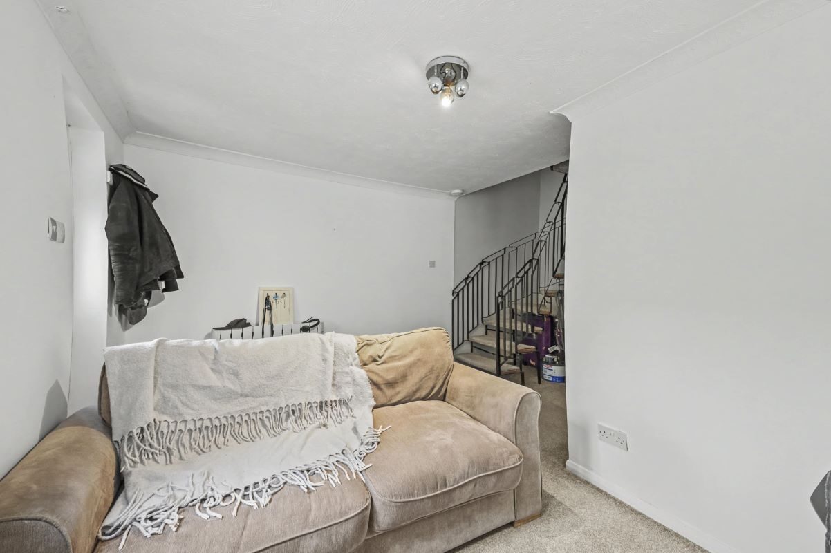 28 Gazelle Court, Colchester, Essex, CO4 9RW lot image - 4