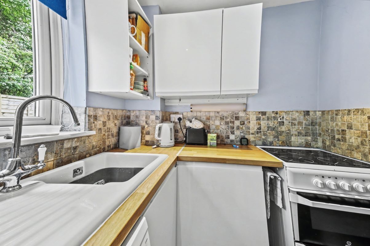 28 Gazelle Court, Colchester, Essex, CO4 9RW lot image - 5