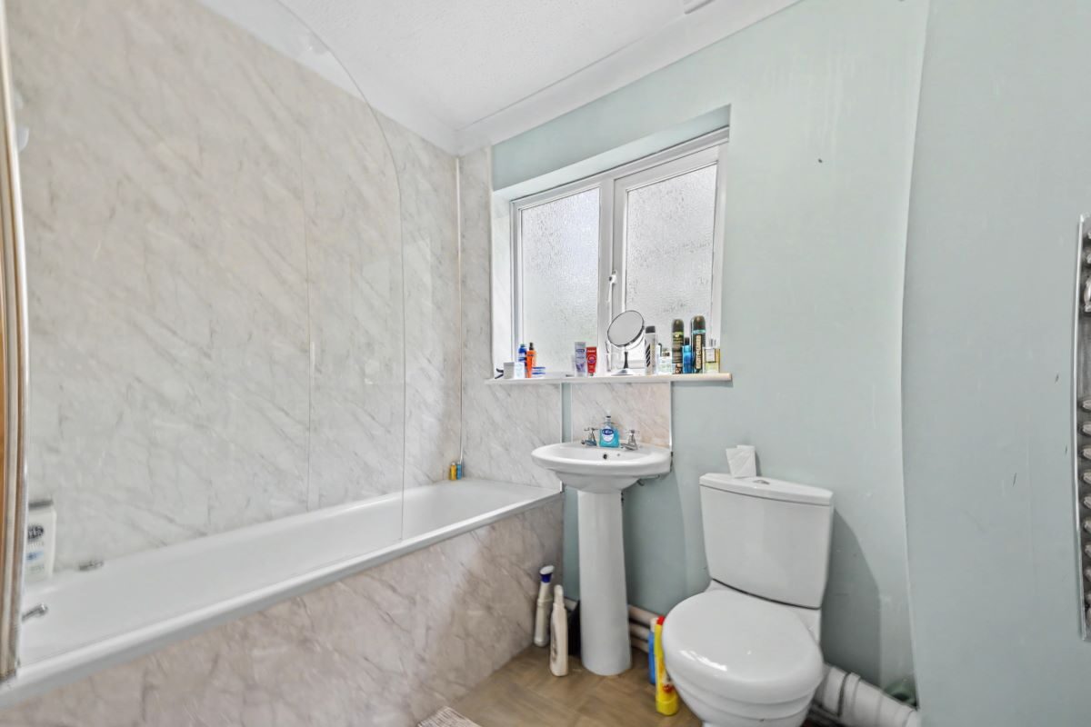 28 Gazelle Court, Colchester, Essex, CO4 9RW lot image - 6