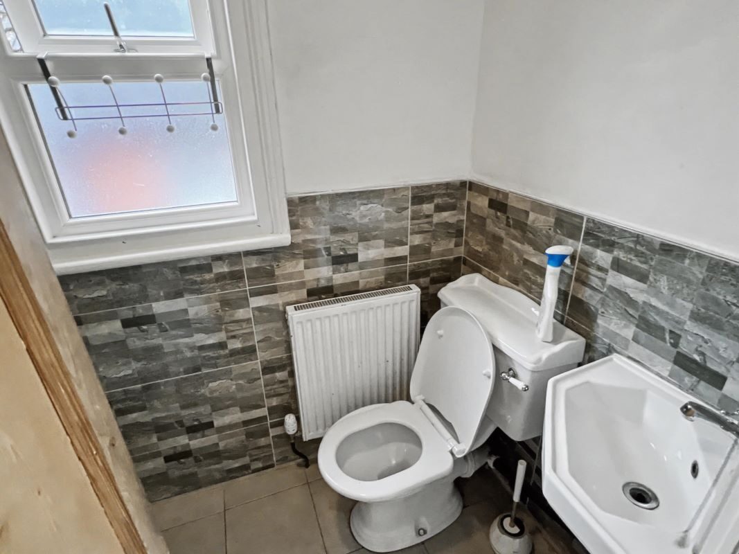 62 Broom Hill Road, Ipswich, Suffolk, IP1 4EH lot image - 6