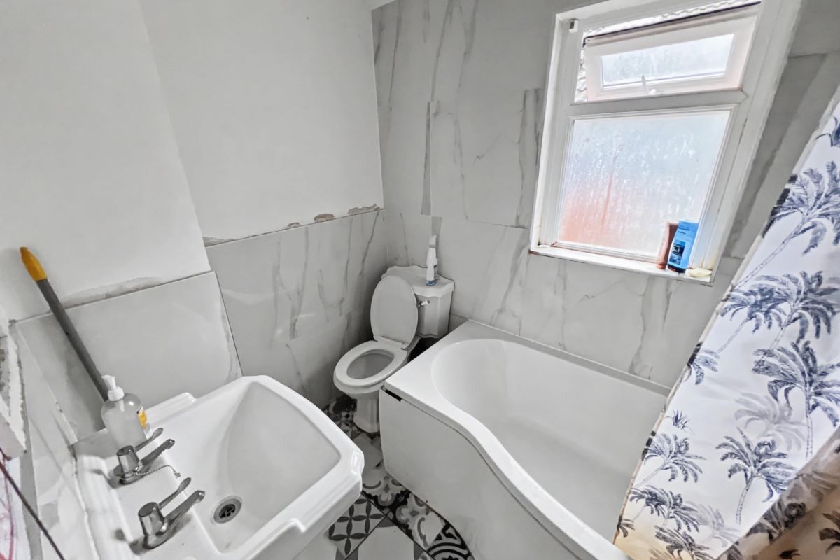 62 Broom Hill Road, Ipswich, Suffolk, IP1 4EH lot image - 8