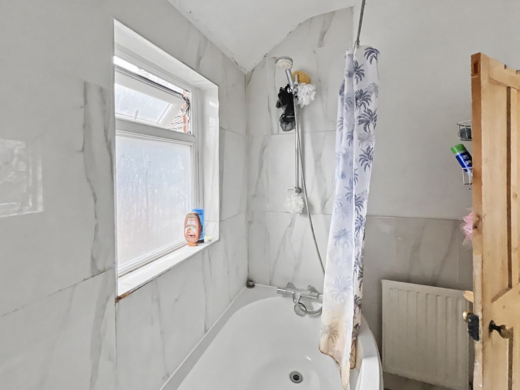 62 Broom Hill Road, Ipswich, Suffolk, IP1 4EH lot image - 9