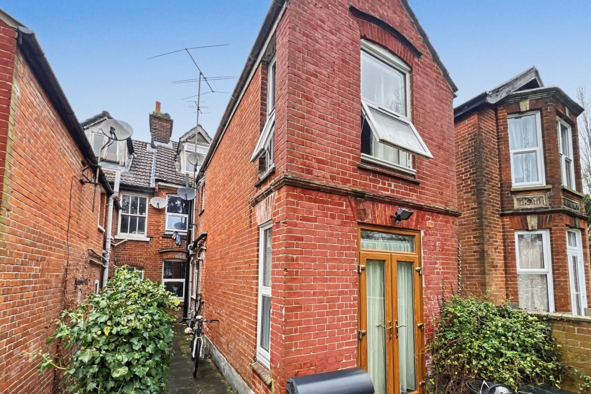 62 Broom Hill Road, Ipswich, Suffolk, IP1 4EH lot image - 14