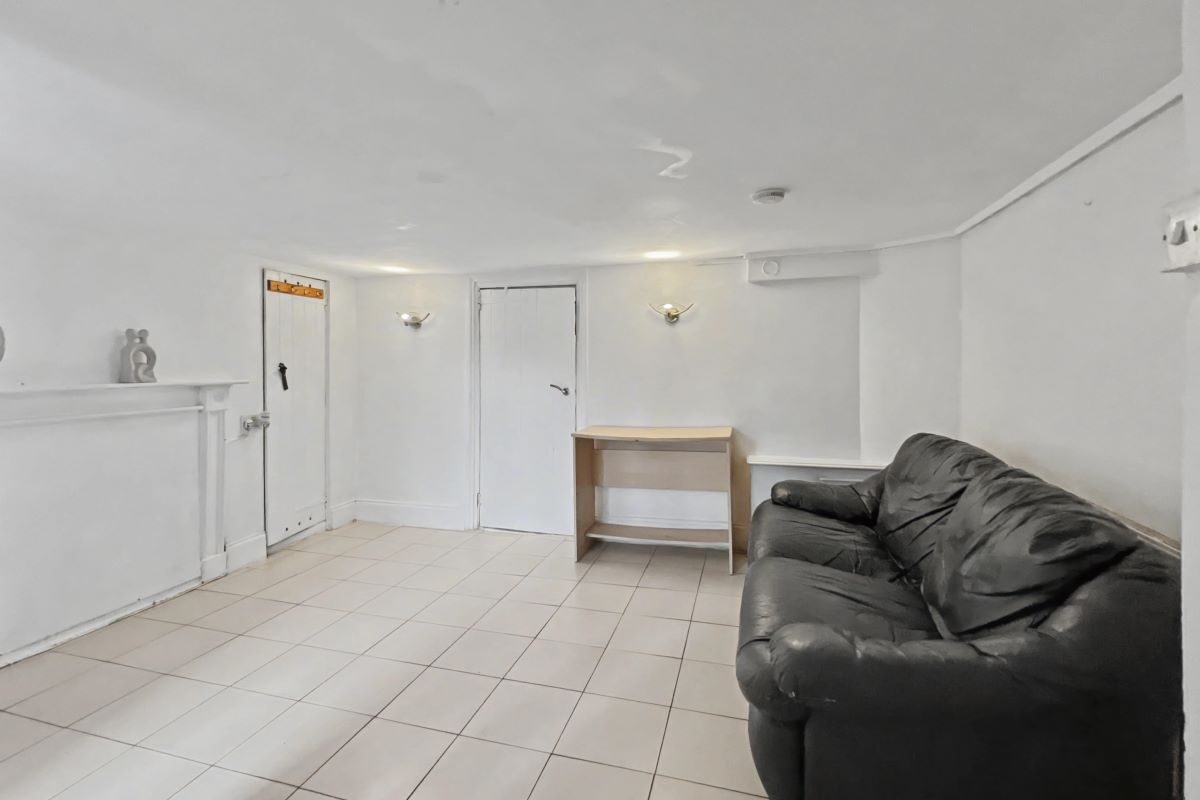 Flats A,B & C, 81 Burrell Road, Ipswich, Suffolk, IP2 8AD lot image - 3