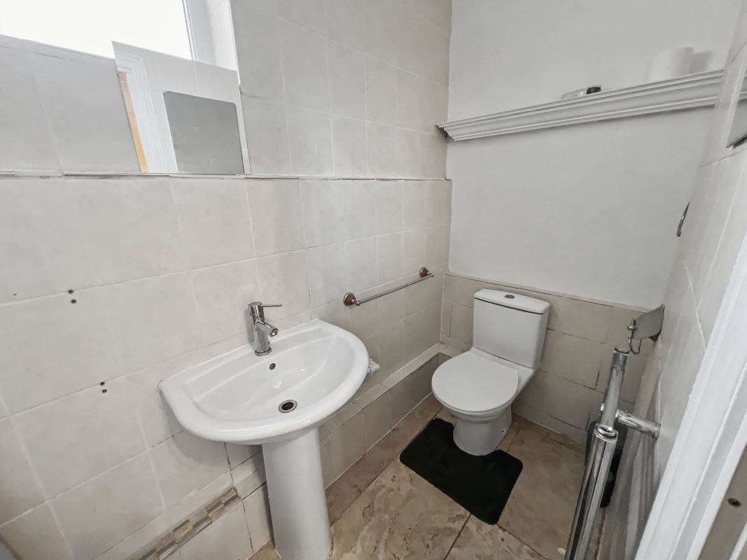 Flats A,B & C, 81 Burrell Road, Ipswich, Suffolk, IP2 8AD lot image - 5