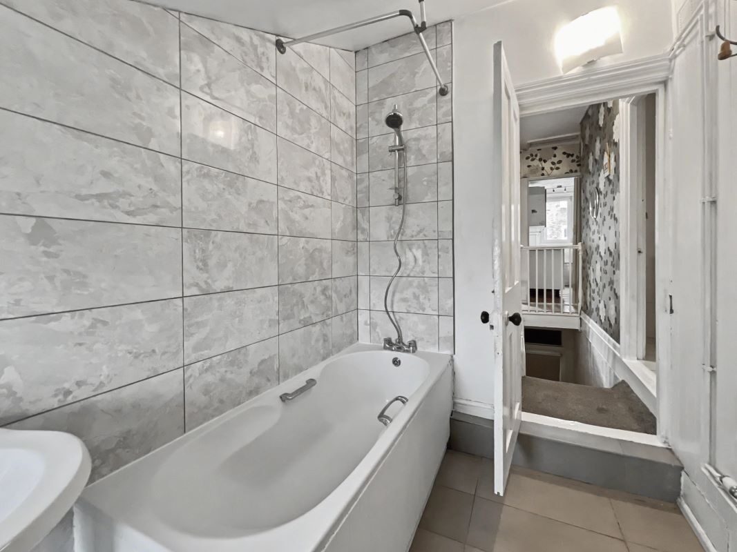 Flats A,B & C, 81 Burrell Road, Ipswich, Suffolk, IP2 8AD lot image - 16