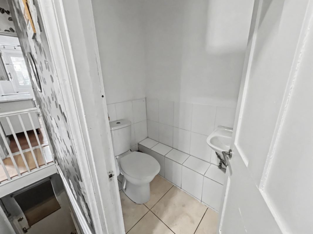 Flats A,B & C, 81 Burrell Road, Ipswich, Suffolk, IP2 8AD lot image - 17