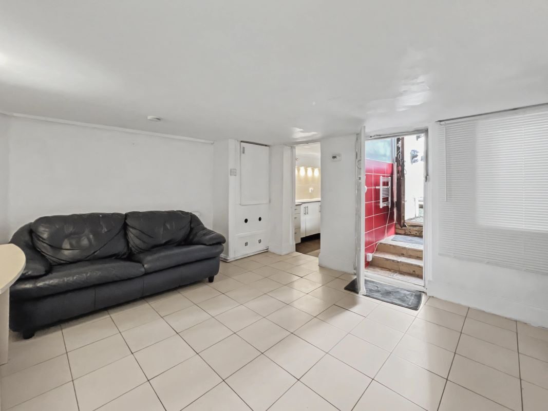 Flats A,B & C, 81 Burrell Road, Ipswich, Suffolk, IP2 8AD lot image - 21