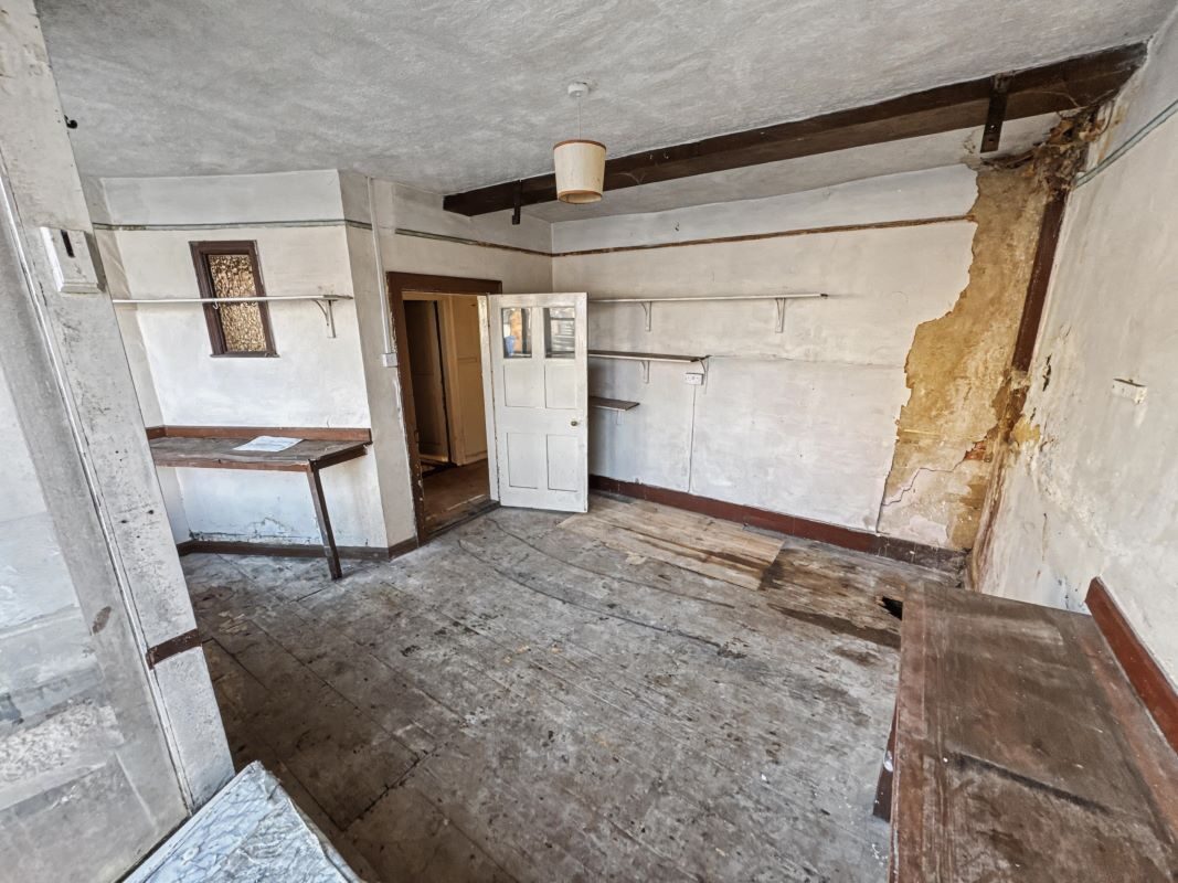 372 Woodbridge Road, Ipswich, Suffolk, IP4 4EU lot image - 0