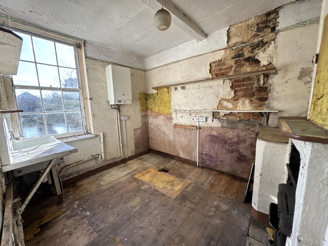 372 Woodbridge Road, Ipswich, Suffolk, IP4 4EU lot image - 3