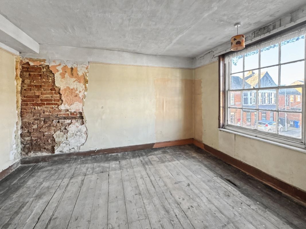 372 Woodbridge Road, Ipswich, Suffolk, IP4 4EU lot image - 4