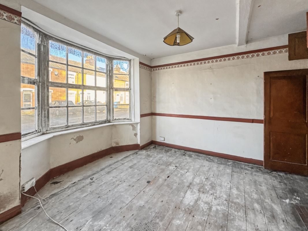 372 Woodbridge Road, Ipswich, Suffolk, IP4 4EU lot image - 5