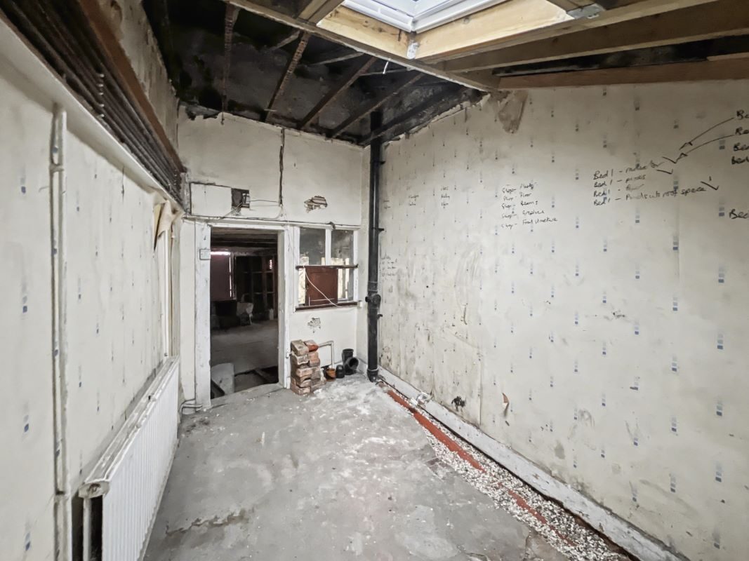 6 London Road, Halesworth, Suffolk, IP19 8LW lot image - 2