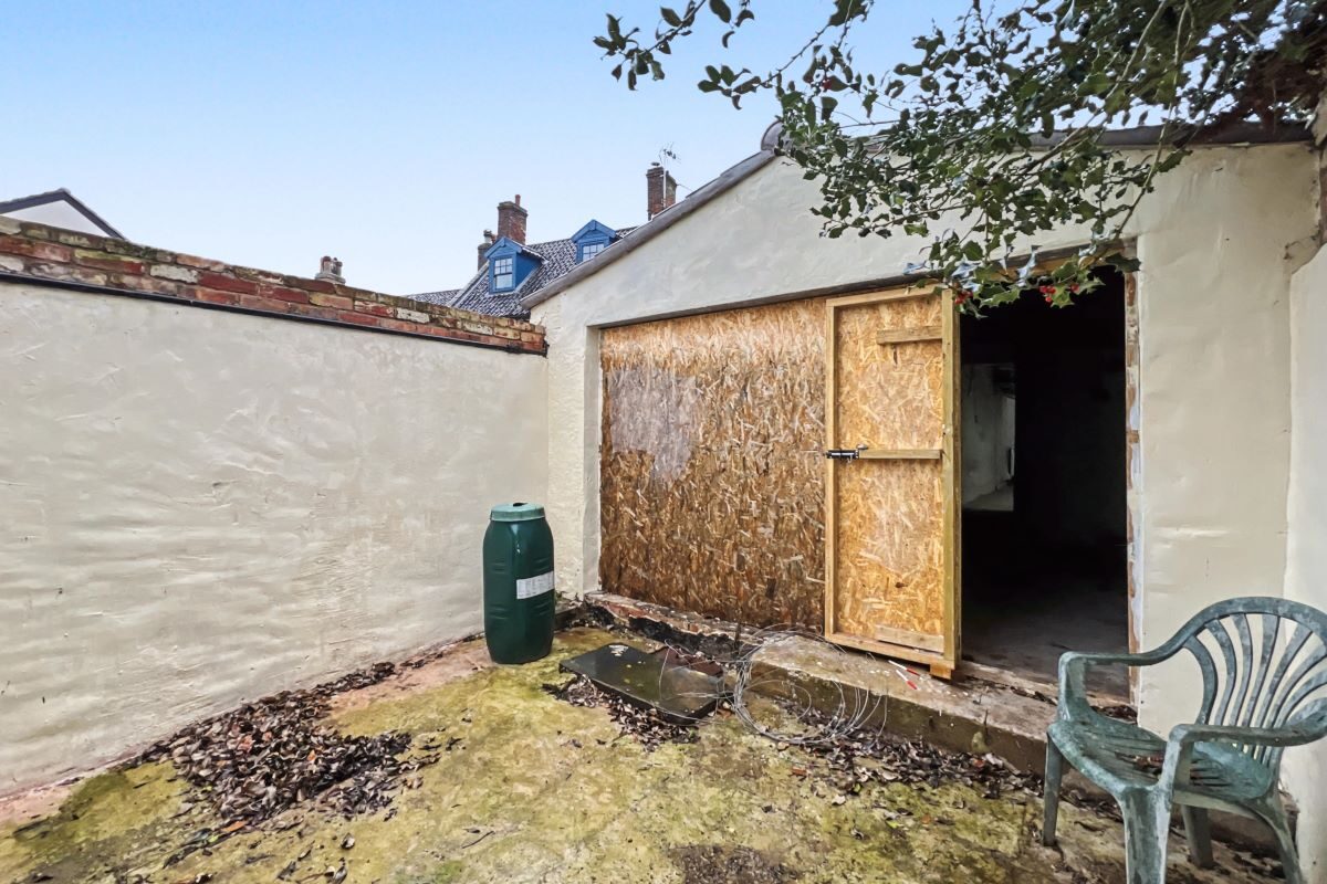 6 London Road, Halesworth, Suffolk, IP19 8LW lot image - 24