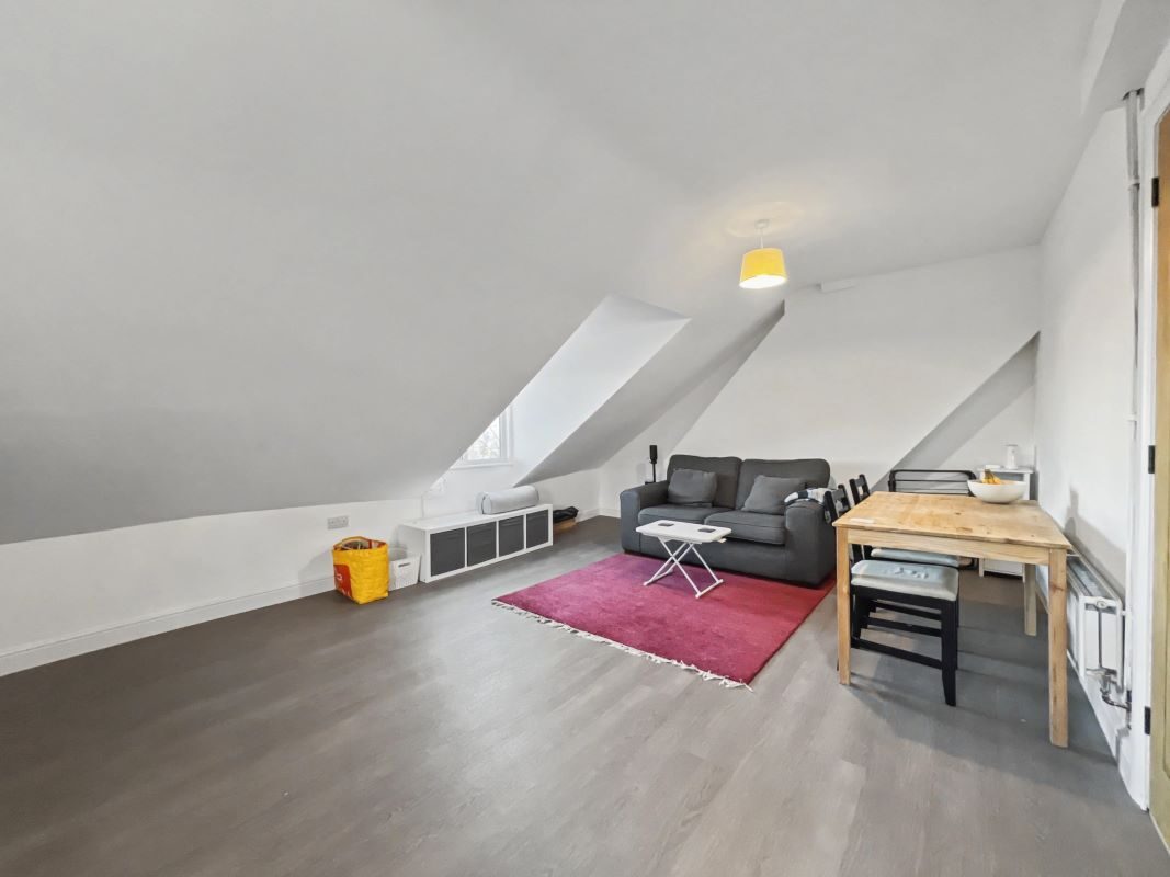 Flat 4, 16 Willoughby Road, Ipswich, Suffolk, IP2 8AP lot image - 2