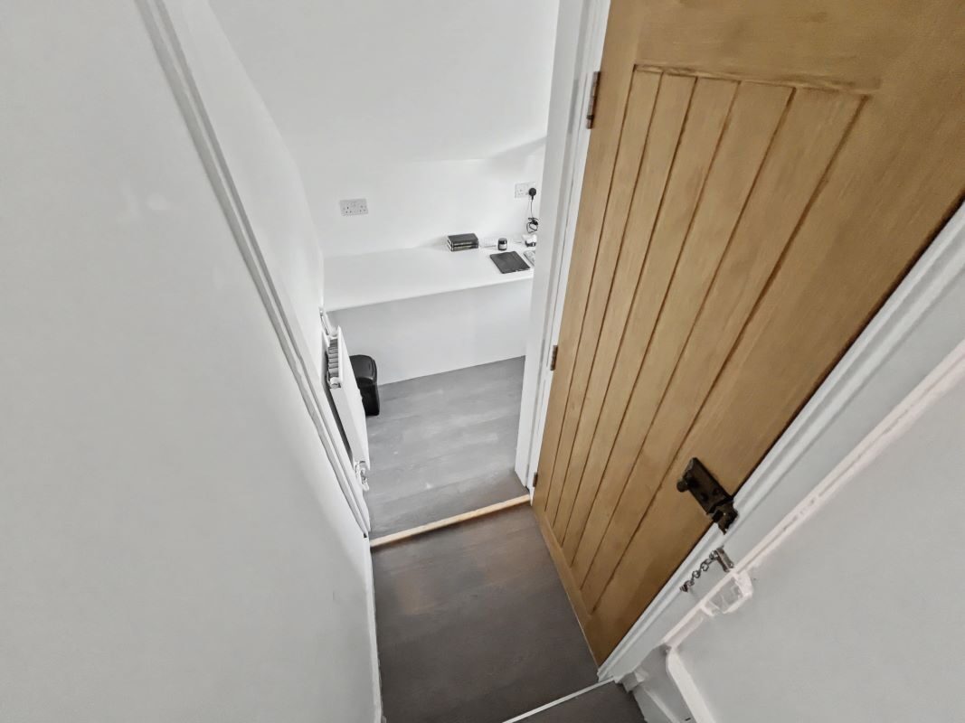 Flat 4, 16 Willoughby Road, Ipswich, Suffolk, IP2 8AP lot image - 3