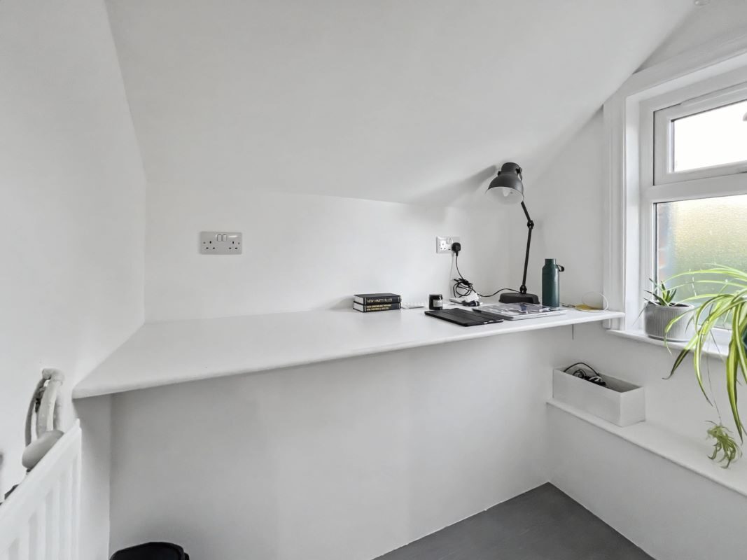 Flat 4, 16 Willoughby Road, Ipswich, Suffolk, IP2 8AP lot image - 4