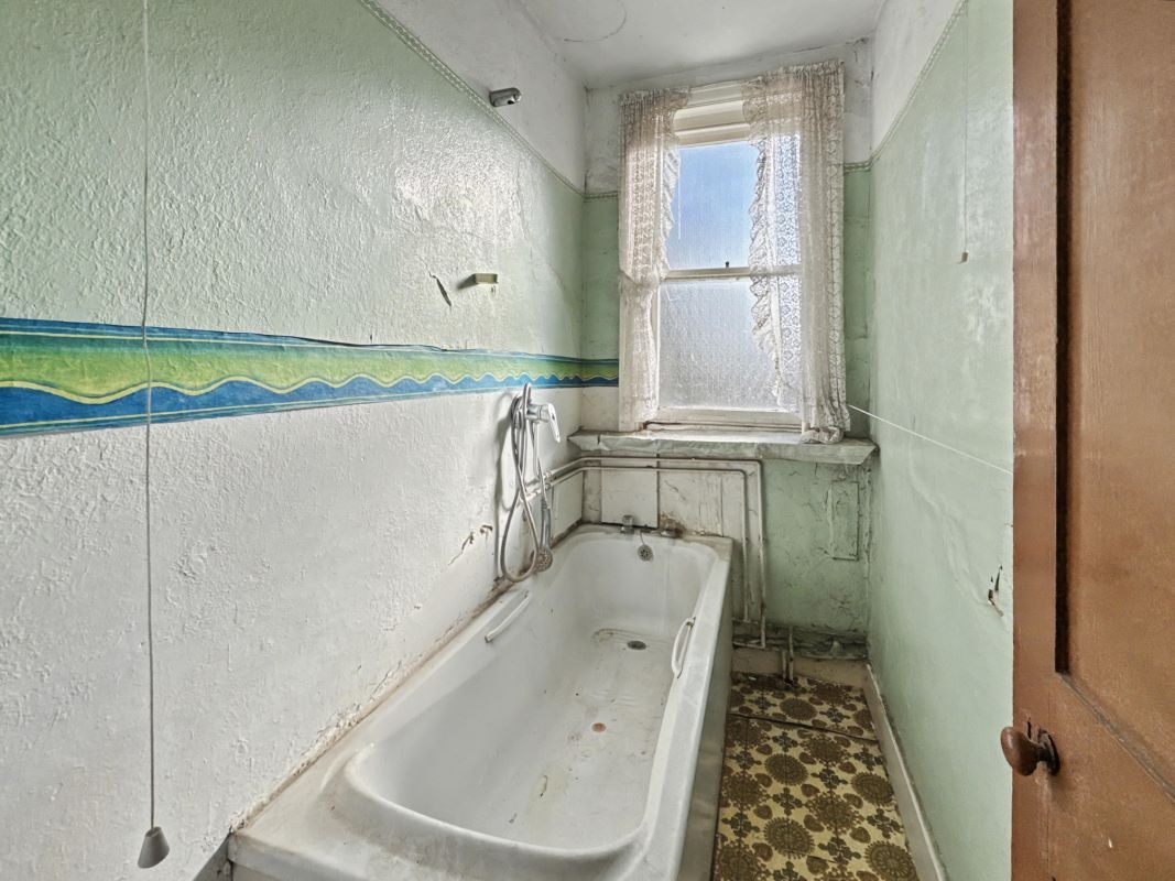 372 Woodbridge Road, Ipswich, Suffolk, IP4 4EU lot image - 13