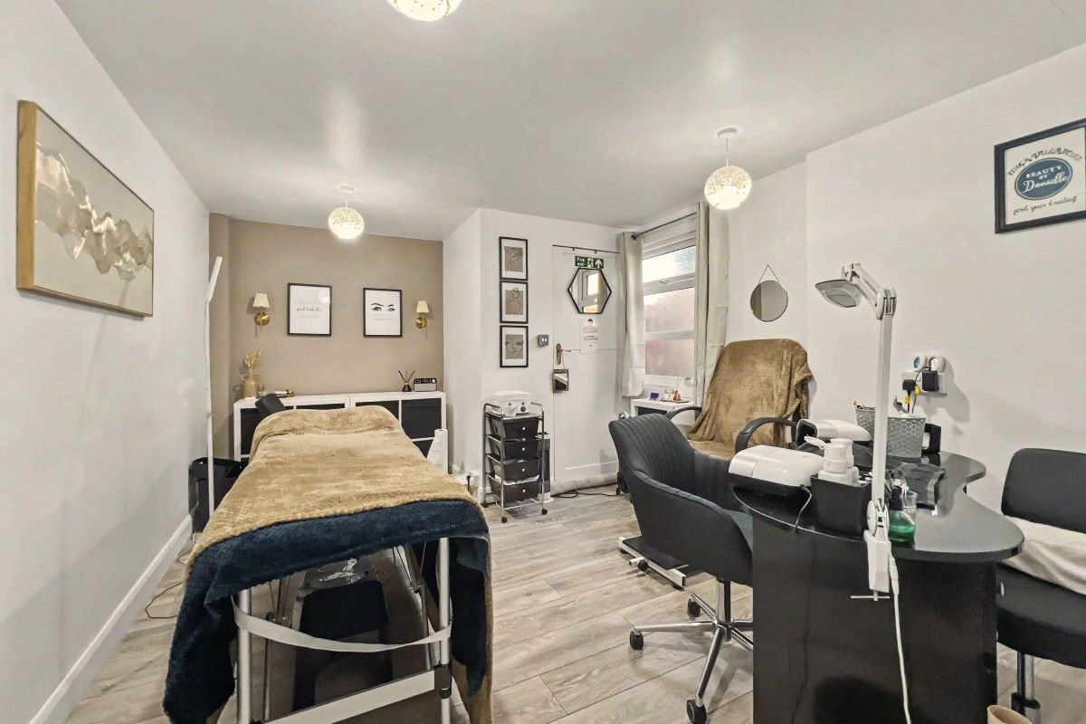 35 - 37 Garrick Way, Ipswich, Suffolk, IP1 6NF lot image - 6