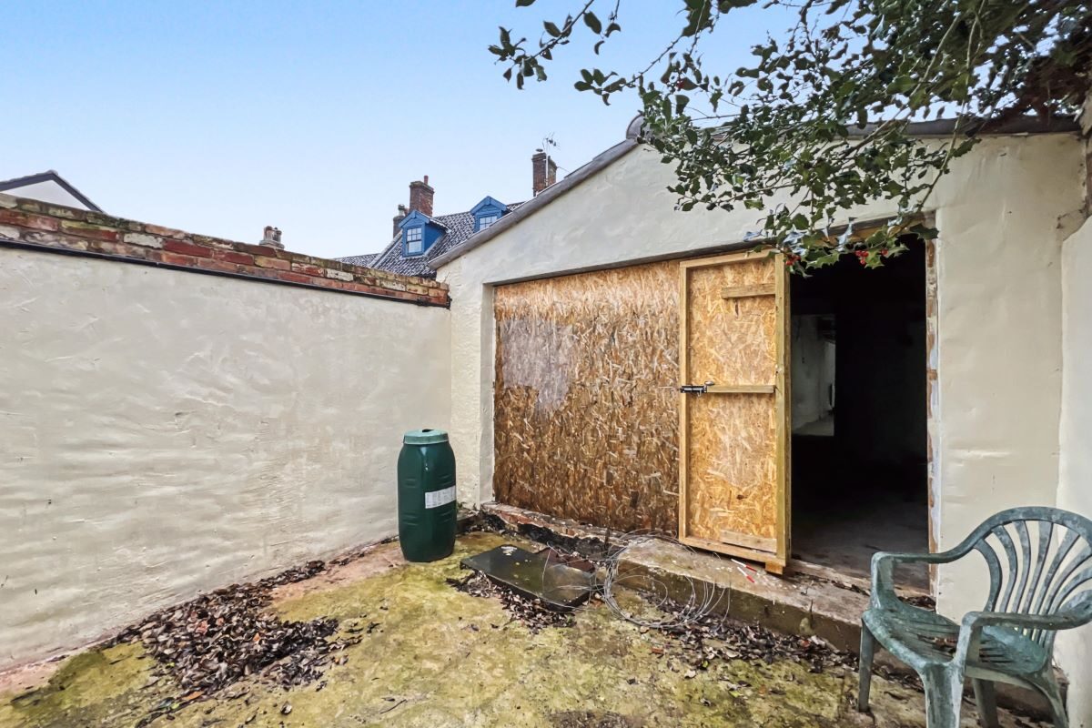 6 London Road, Halesworth, Suffolk, IP19 8LW lot image - 1