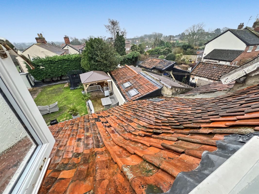 6 London Road, Halesworth, Suffolk, IP19 8LW lot image - 15