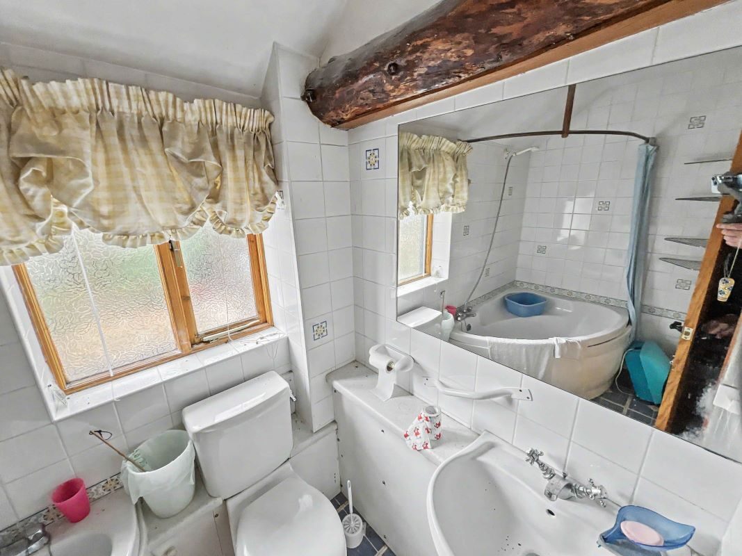 Red House Farm The Stables, Main Road, Stratford St. Andrew, Saxmundham, Suffolk, IP17 1LF lot image - 9