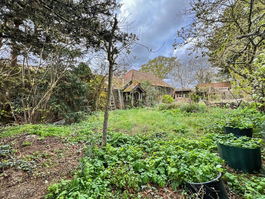 Red House Farm The Stables, Main Road, Stratford St. Andrew, Saxmundham, Suffolk, IP17 1LF lot image - 17