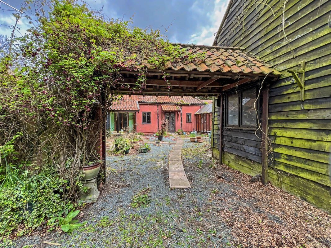 Red House Farm The Stables, Main Road, Stratford St. Andrew, Saxmundham, Suffolk, IP17 1LF lot image - 24