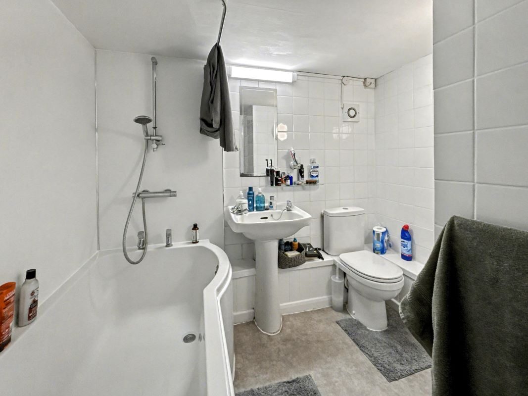 51 Warwick Road, Ipswich, Suffolk, IP4 2QH lot image - 8