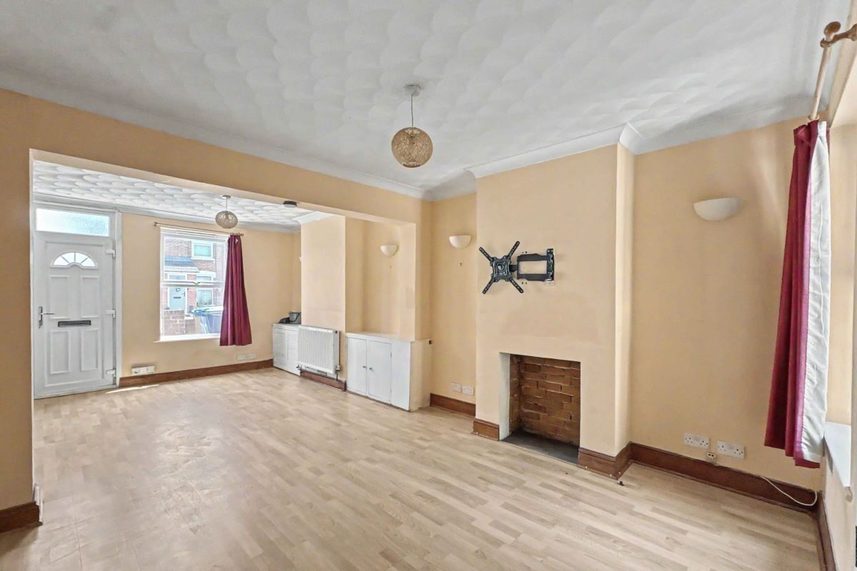 300 Cauldwell Hall Road, Ipswich, Suffolk, IP4 5AQ lot image - 1