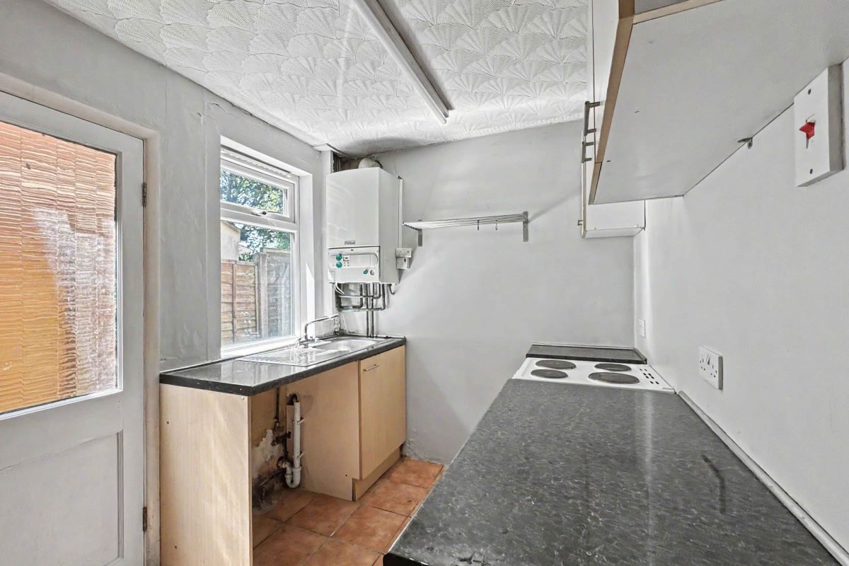 300 Cauldwell Hall Road, Ipswich, Suffolk, IP4 5AQ lot image - 4