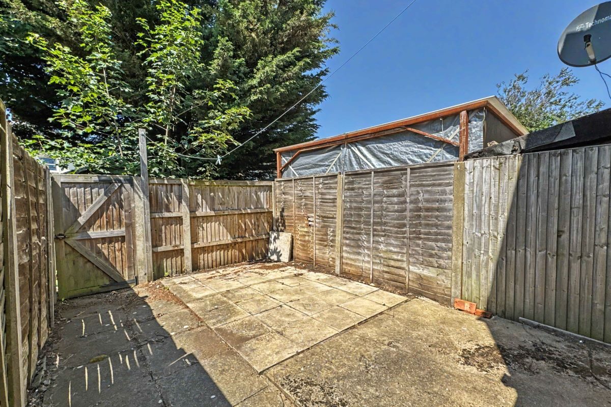 300 Cauldwell Hall Road, Ipswich, Suffolk, IP4 5AQ lot image - 12