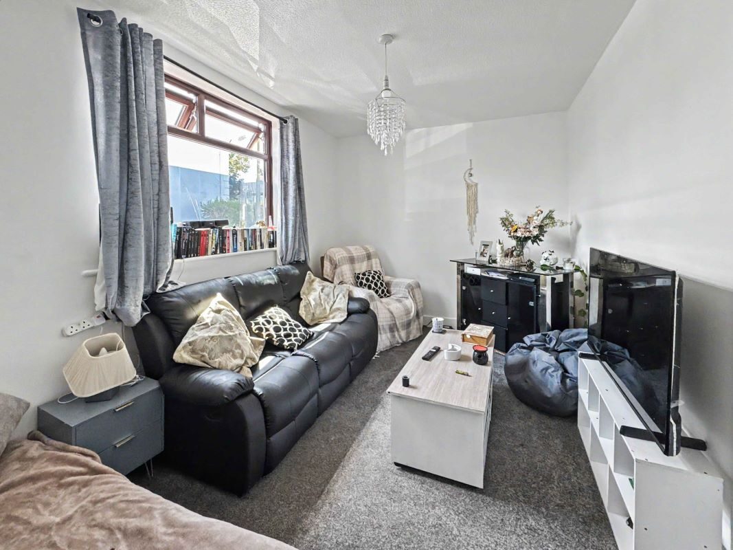 Flat 1, 10 Rosemary Road, Clacton-on-Sea, Essex, CO15 1NX lot image - 1