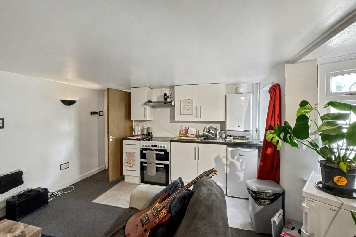 51 Warwick Road, Ipswich, Suffolk, IP4 2QH lot image - 3