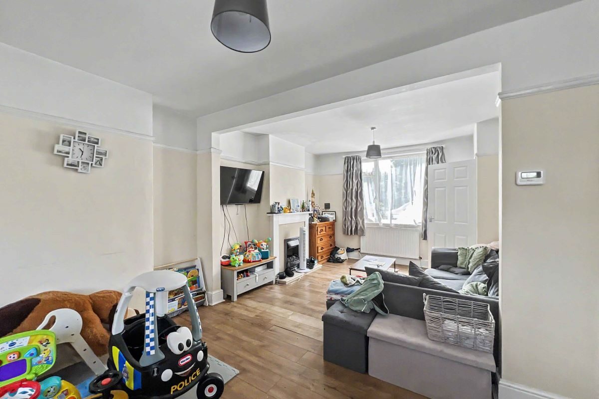 114 Sproughton Road, Ipswich, Suffolk, IP1 5AH lot image - 3