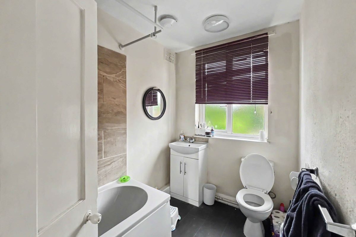 114 Sproughton Road, Ipswich, Suffolk, IP1 5AH lot image - 8