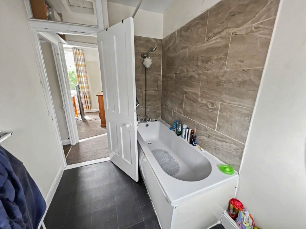 114 Sproughton Road, Ipswich, Suffolk, IP1 5AH lot image - 9