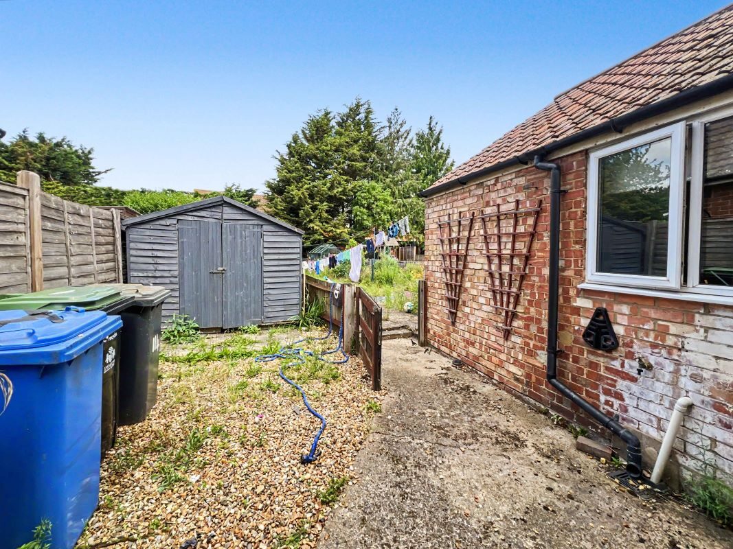 114 Sproughton Road, Ipswich, Suffolk, IP1 5AH lot image - 10