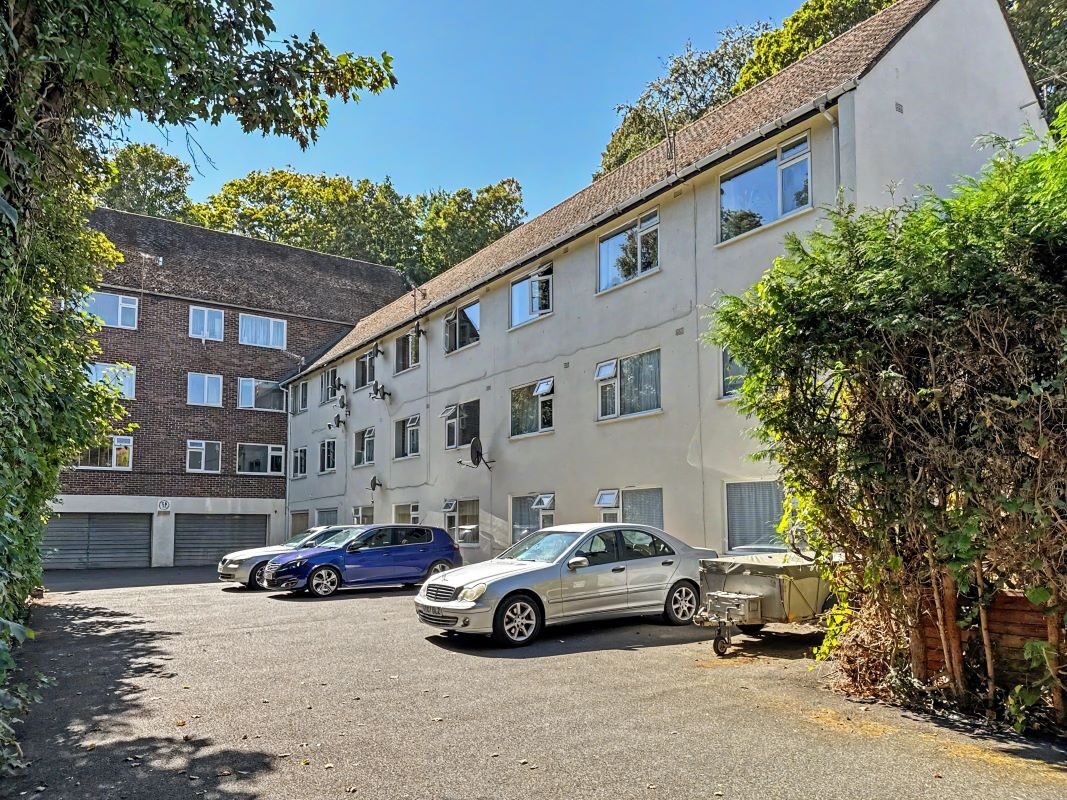 Flat 8, Chilton Court, Belstead Avenue, Ipswich, Suffolk, IP2 8NS lot image - 0