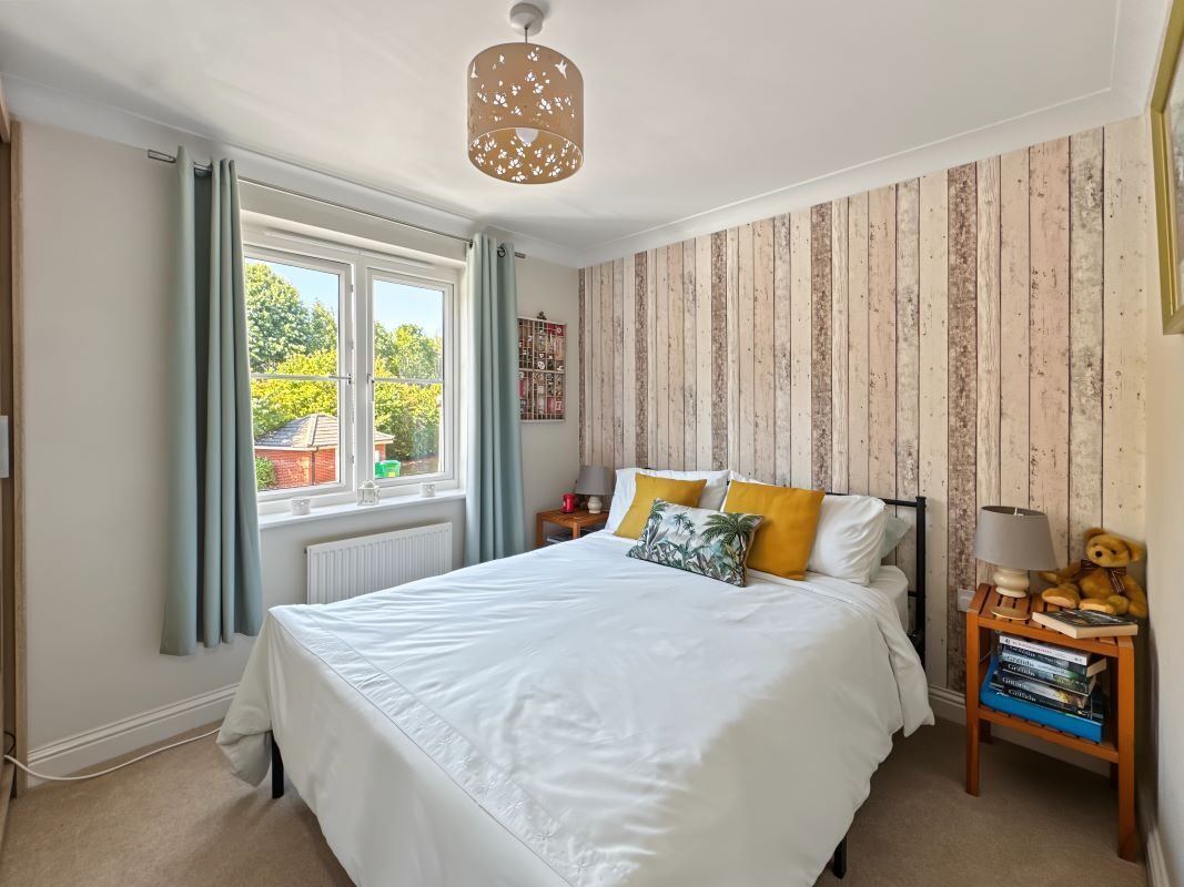 36 Worsdell Close, Ipswich, Suffolk, IP2 8GR lot image - 9
