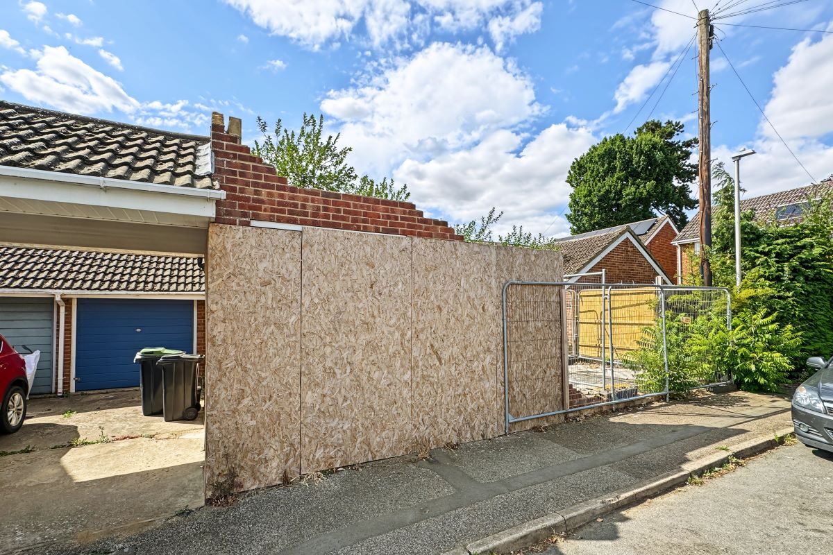 25 Spencer Close, Stansted, Essex, CM24 8AN lot image - 1