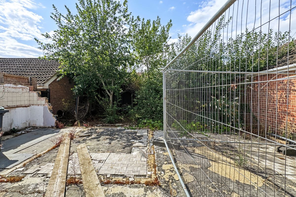 25 Spencer Close, Stansted, Essex, CM24 8AN lot image - 3