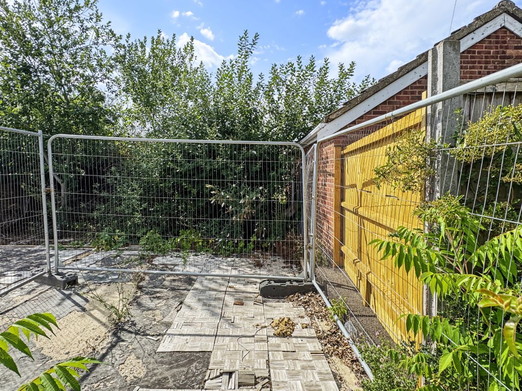 25 Spencer Close, Stansted, Essex, CM24 8AN lot image - 5