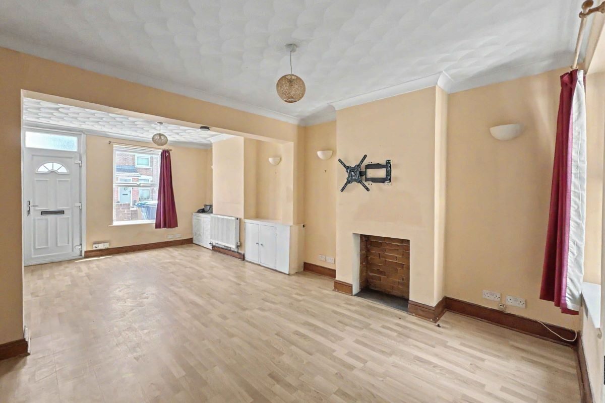 300 Cauldwell Hall Road, Ipswich, Suffolk, IP4 5AQ lot image - 1