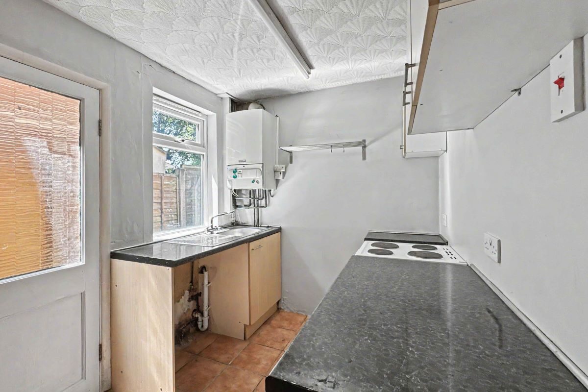 300 Cauldwell Hall Road, Ipswich, Suffolk, IP4 5AQ lot image - 4