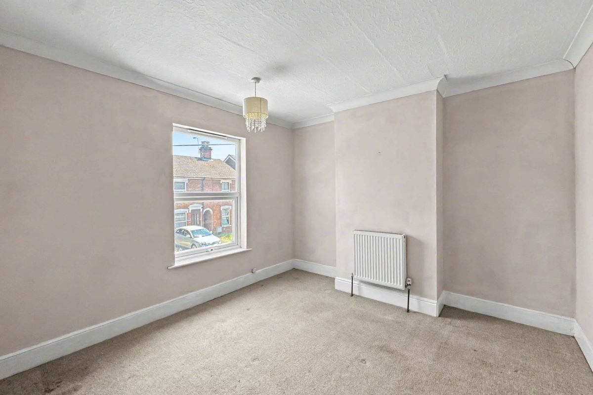 300 Cauldwell Hall Road, Ipswich, Suffolk, IP4 5AQ lot image - 9