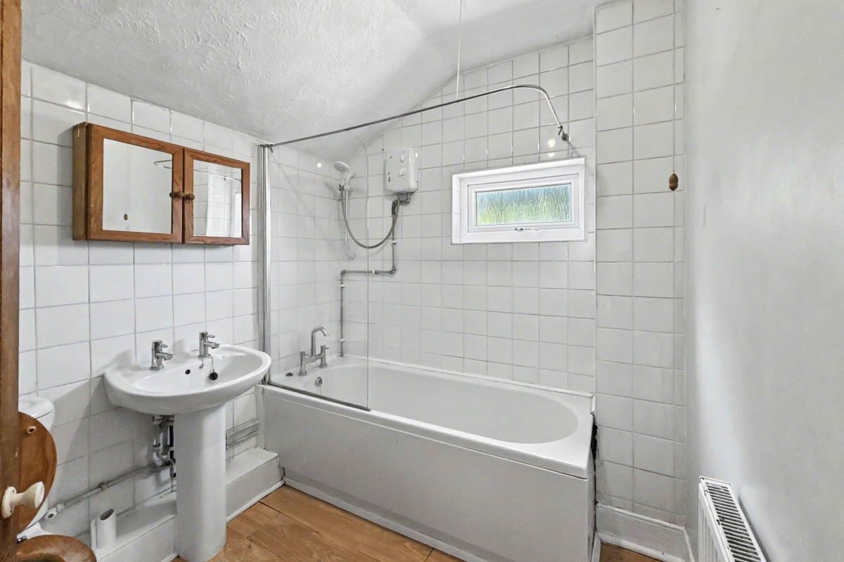 300 Cauldwell Hall Road, Ipswich, Suffolk, IP4 5AQ lot image - 12