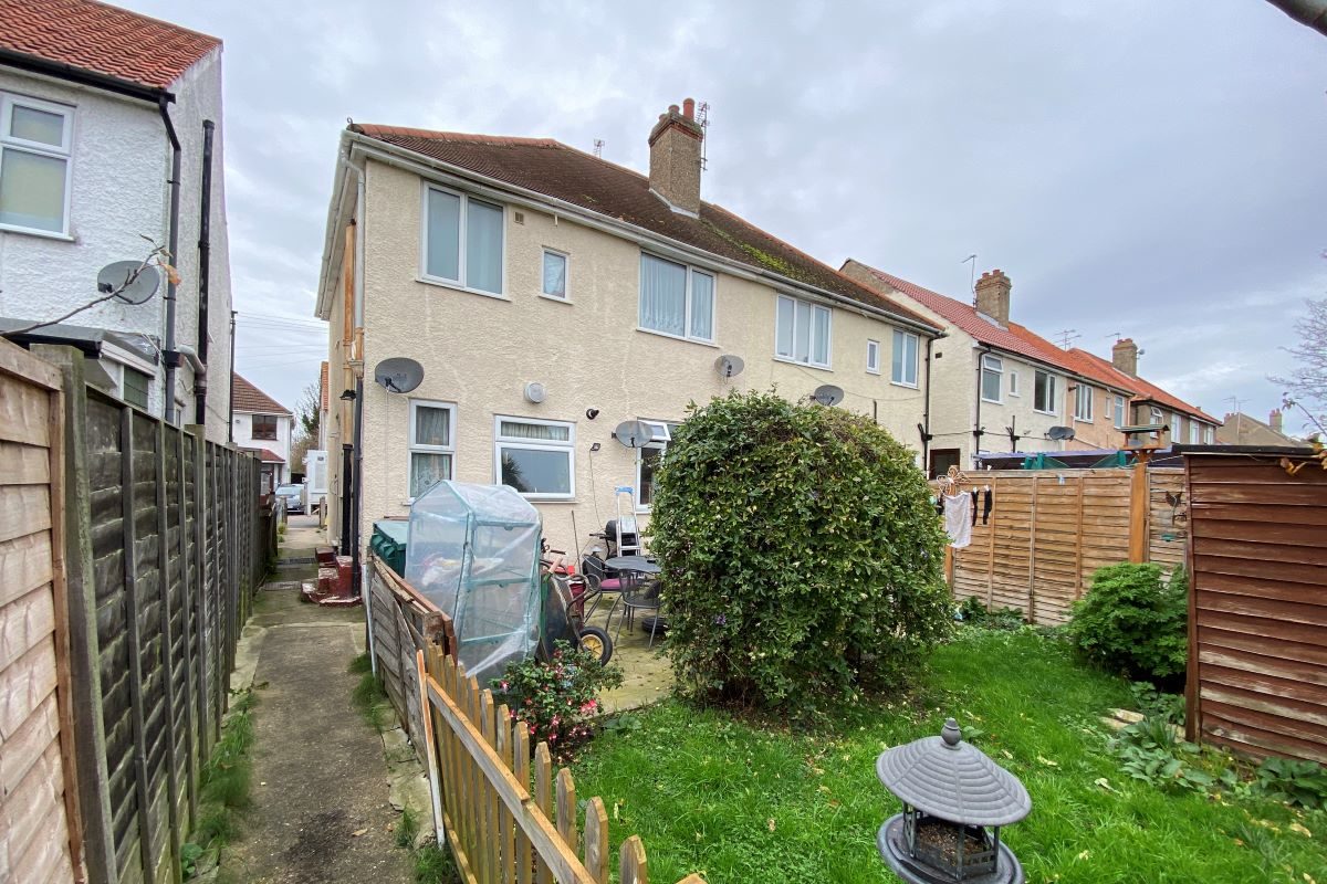 10 & 12 Beaumont Avenue, Clacton-on-Sea lot image - 9