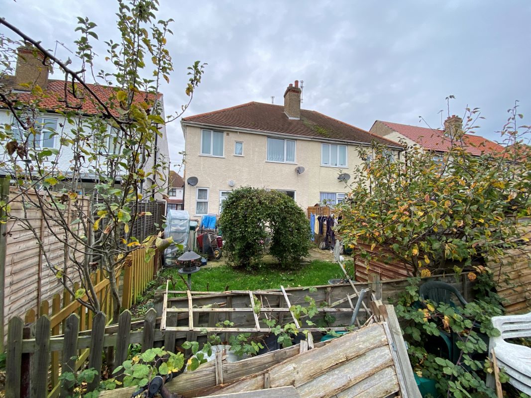 10 & 12 Beaumont Avenue, Clacton-on-Sea lot image - 10